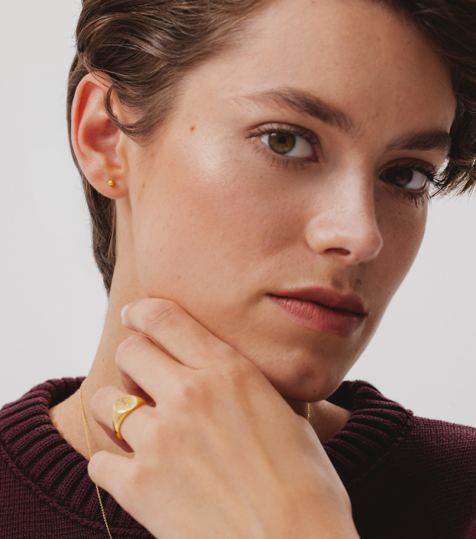 Basic Stud Earrings in Gold