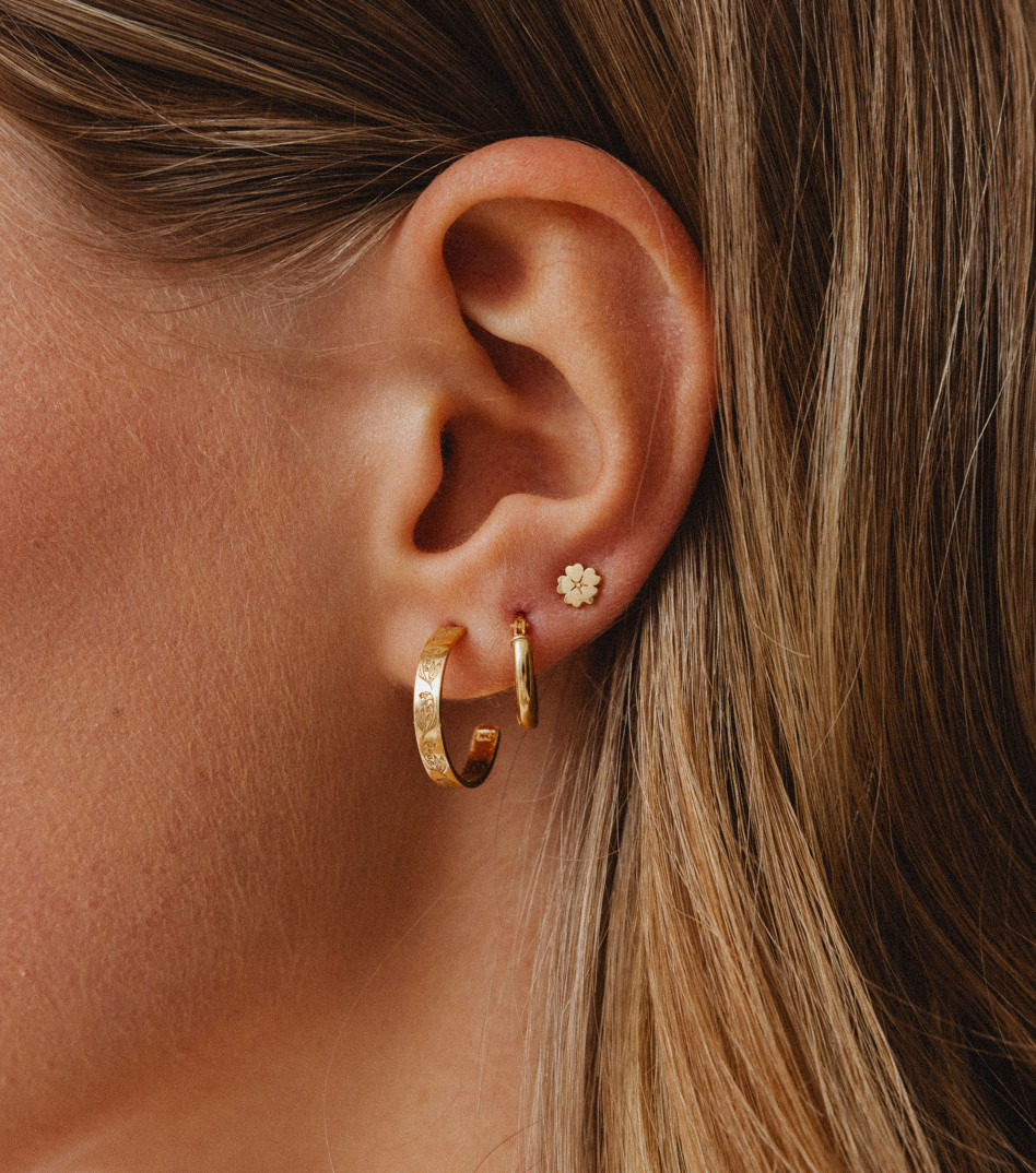 Natural Beauty Hoop Earrings in Gold