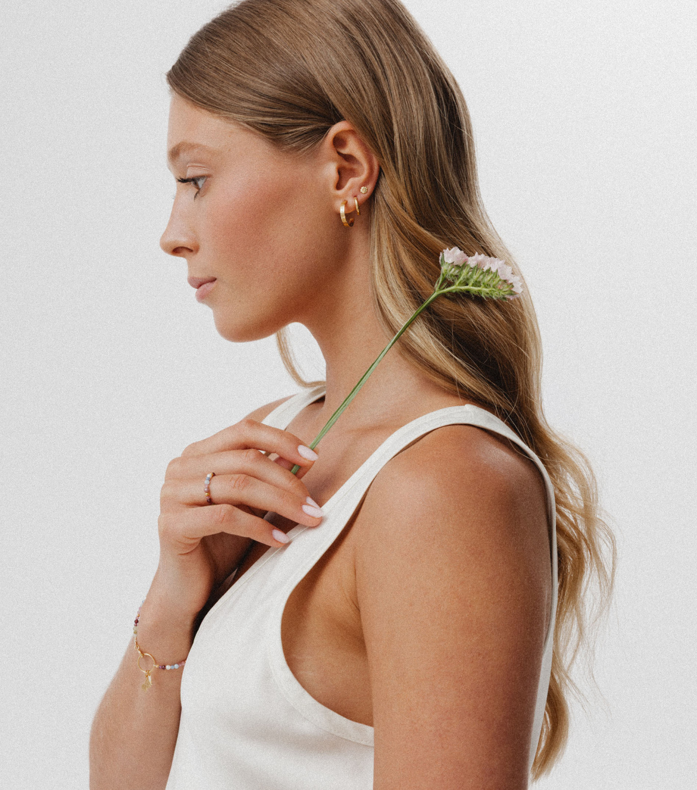 Natural Beauty Hoop Earrings in Gold