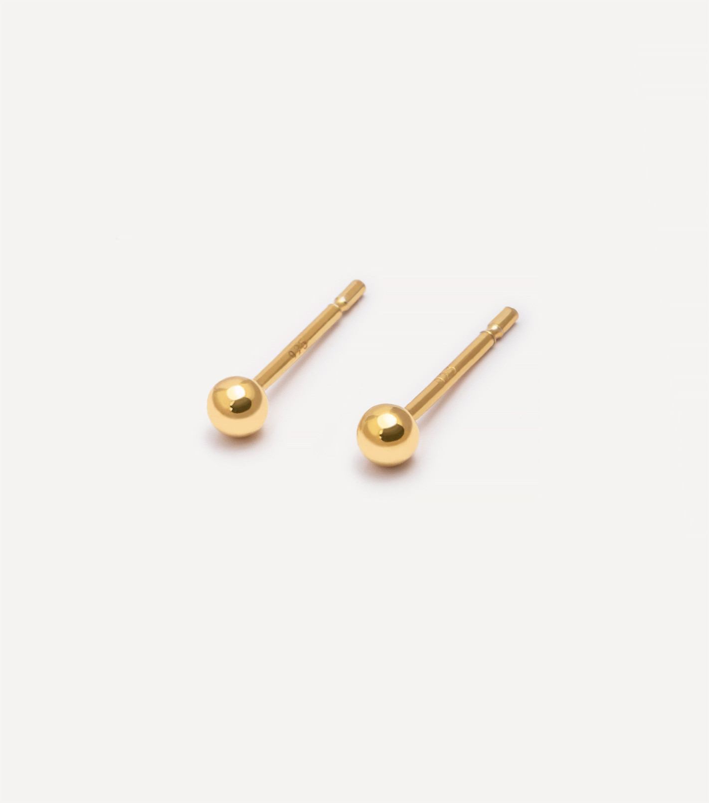 Basic Stud Earrings in Gold